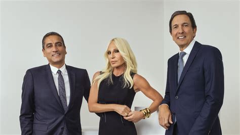 perchè donatella versace ha venduto la villa di gianni
